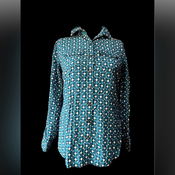 Van Heusen 2 pocket, long sleeve, button down, Cool print on this blouse. - Picture 1 of 4